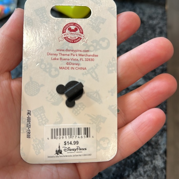 Disney 2020 pin spinning characters - Picture 3 of 3